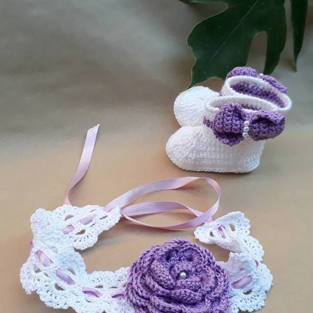 Beautiful Crochet adjustable baby/toddler headband
